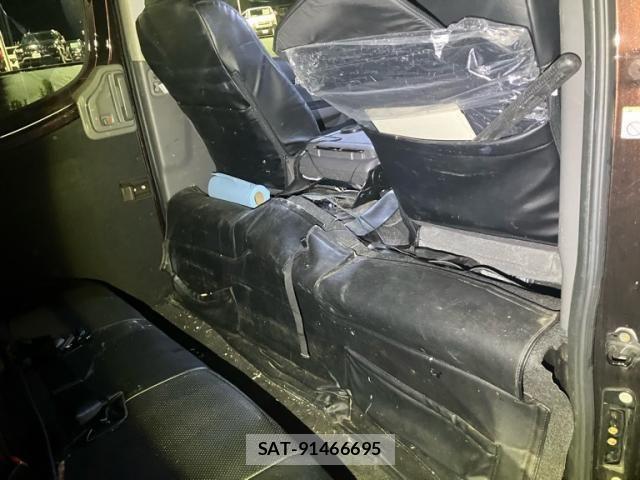 Nissan NV350 Caravan 2018-04 8881382-15