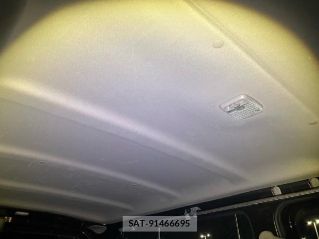 Nissan NV350 Caravan 2018-04 8881382-17