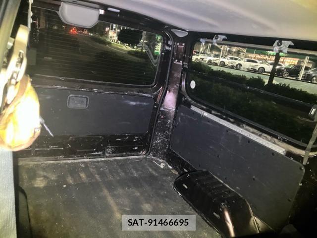 Nissan NV350 Caravan 2018-04 8881382-18