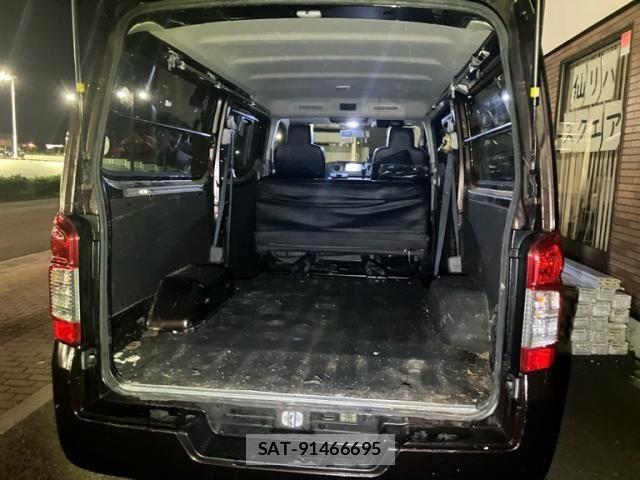 Nissan NV350 Caravan 2018-04 8881382-19