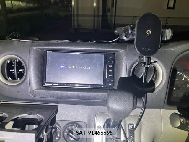 Nissan NV350 Caravan 2018-04 8881382-23