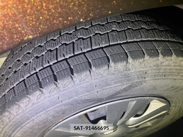 Nissan NV350 Caravan 2018-04 8881382-3