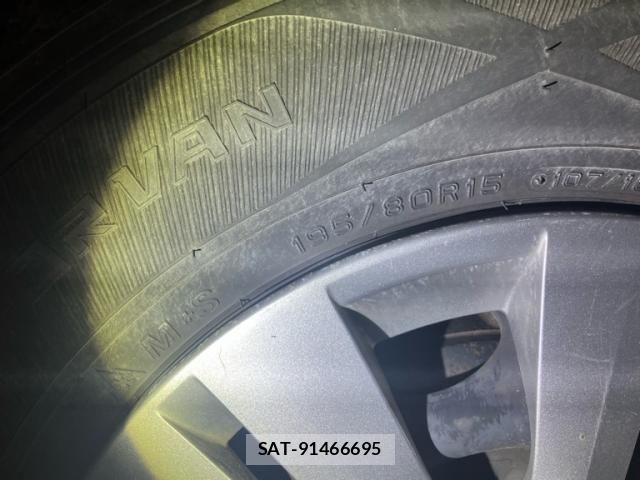 Nissan NV350 Caravan 2018-04 8881382-4