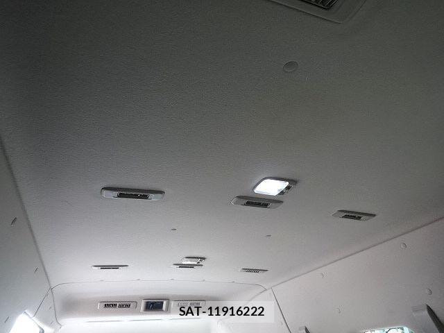 Nissan NV350 Caravan Microbus 2018-03 7963152-14