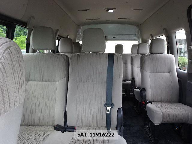 Nissan NV350 Caravan Microbus 2018-03 7963152-15