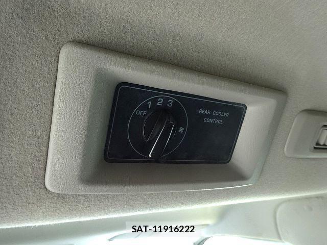 Nissan NV350 Caravan Microbus 2018-03 7963152-16