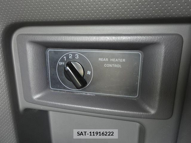 Nissan NV350 Caravan Microbus 2018-03 7963152-17
