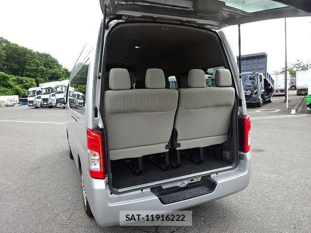 Nissan NV350 Caravan Microbus 2018-03 7963152-18