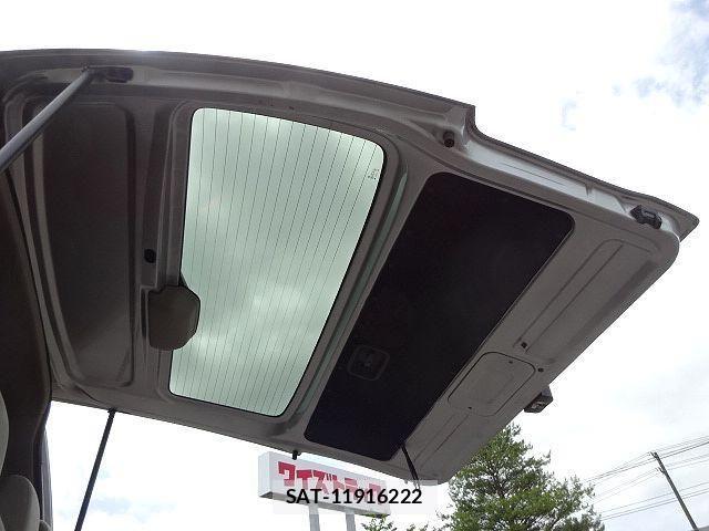 Nissan NV350 Caravan Microbus 2018-03 7963152-19