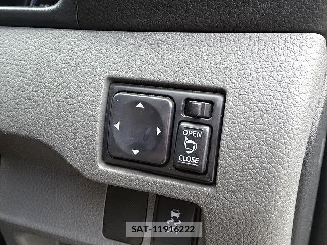 Nissan NV350 Caravan Microbus 2018-03 7963152-21