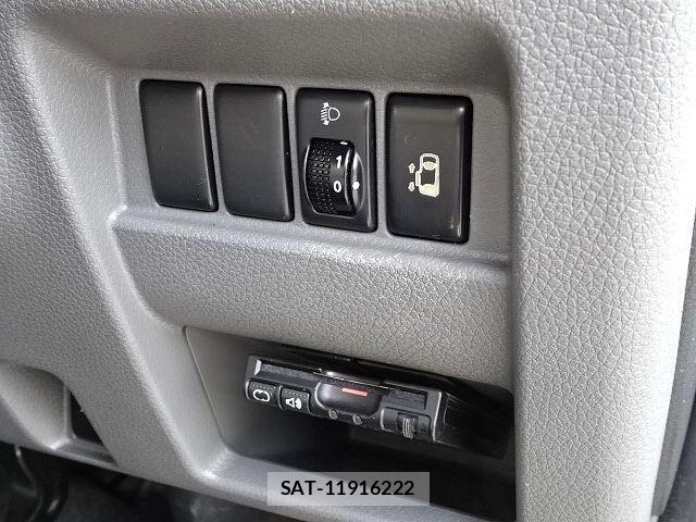Nissan NV350 Caravan Microbus 2018-03 7963152-22