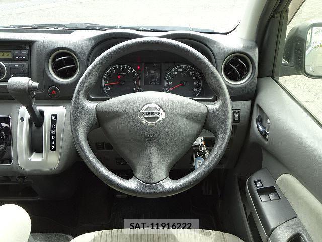 Nissan NV350 Caravan Microbus 2018-03 7963152-23