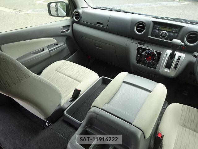 Nissan NV350 Caravan Microbus 2018-03 7963152-24