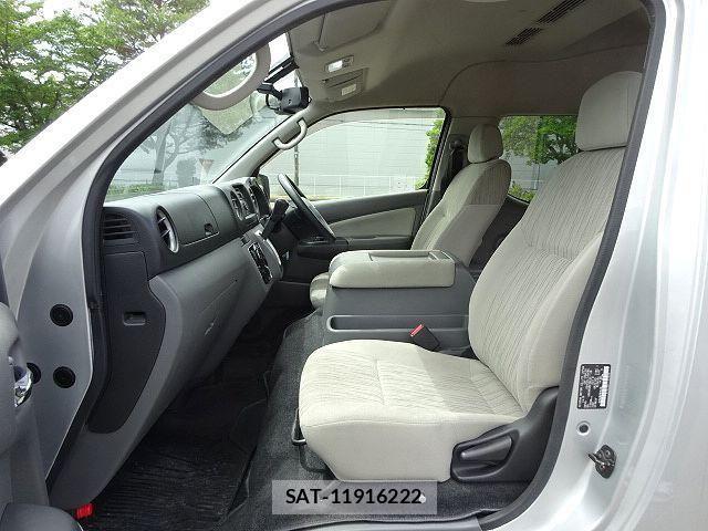 Nissan NV350 Caravan Microbus 2018-03 7963152-26