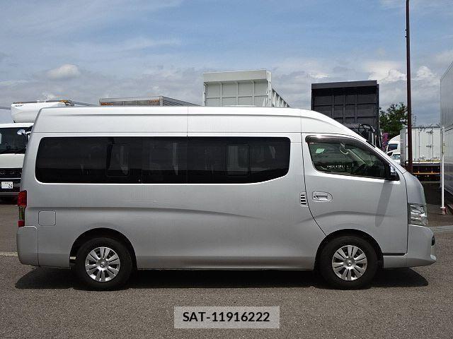 Nissan NV350 Caravan Microbus 2018-03 7963152-3