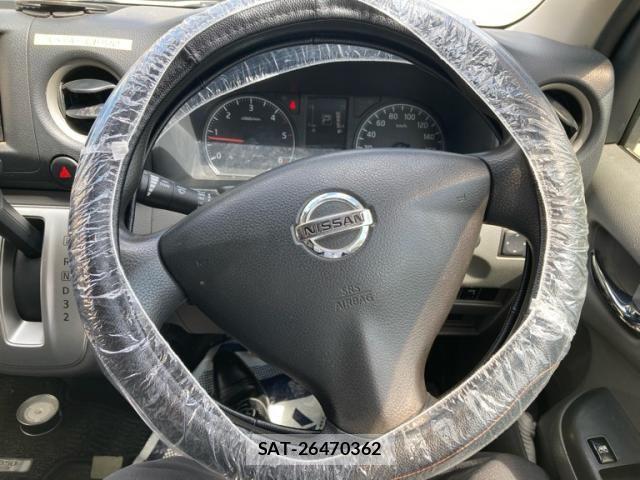 Nissan NV350 Caravan Microbus 2013-10 8744994-13