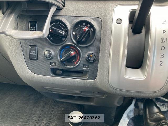 Nissan NV350 Caravan Microbus 2013-10 8744994-17