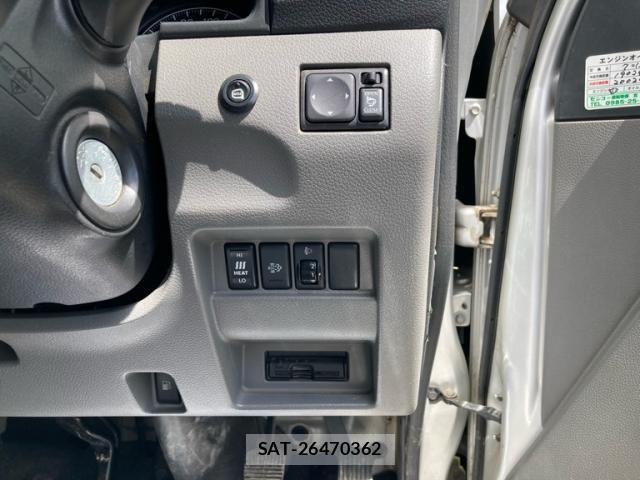 Nissan NV350 Caravan Microbus 2013-10 8744994-19