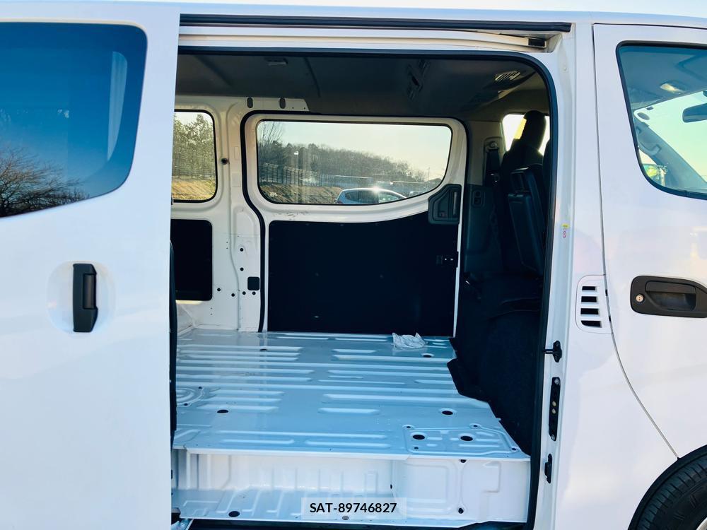 Nissan NV350 Caravan 2018-06 716481-10