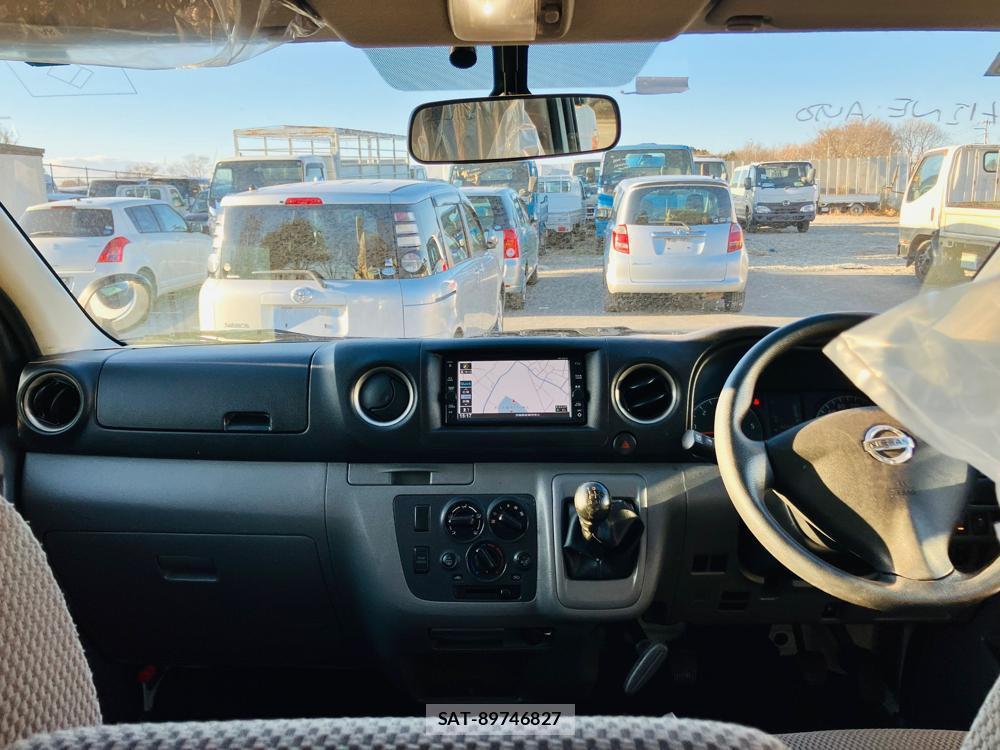 Nissan NV350 Caravan 2018-06 716481-12