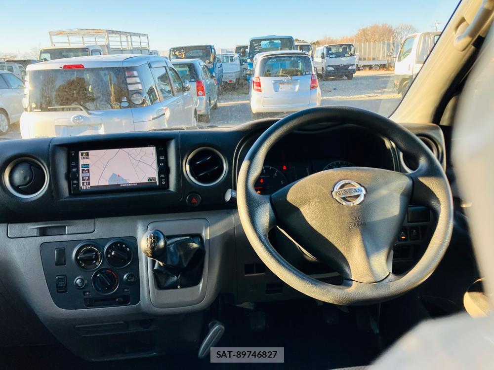 Nissan NV350 Caravan 2018-06 716481-13