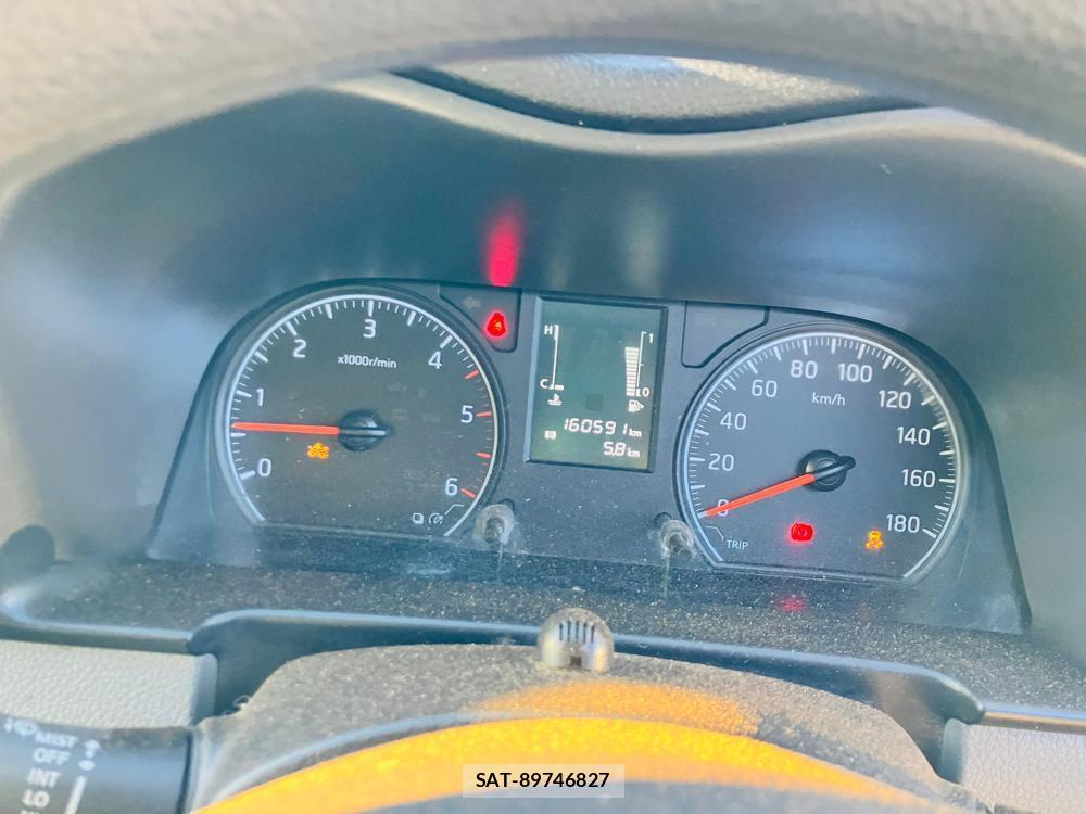 Nissan NV350 Caravan 2018-06 716481-14