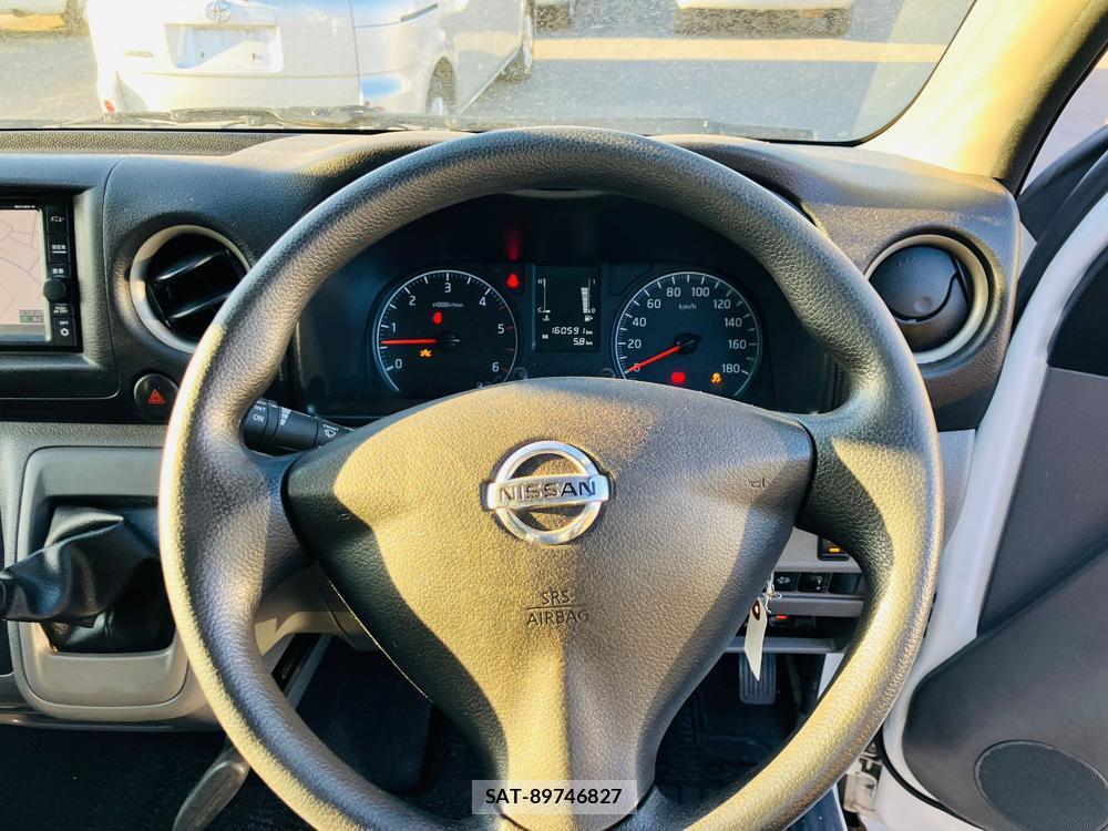 Nissan NV350 Caravan 2018-06 716481-16