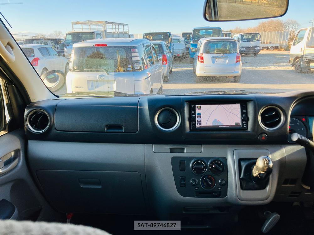 Nissan NV350 Caravan 2018-06 716481-17