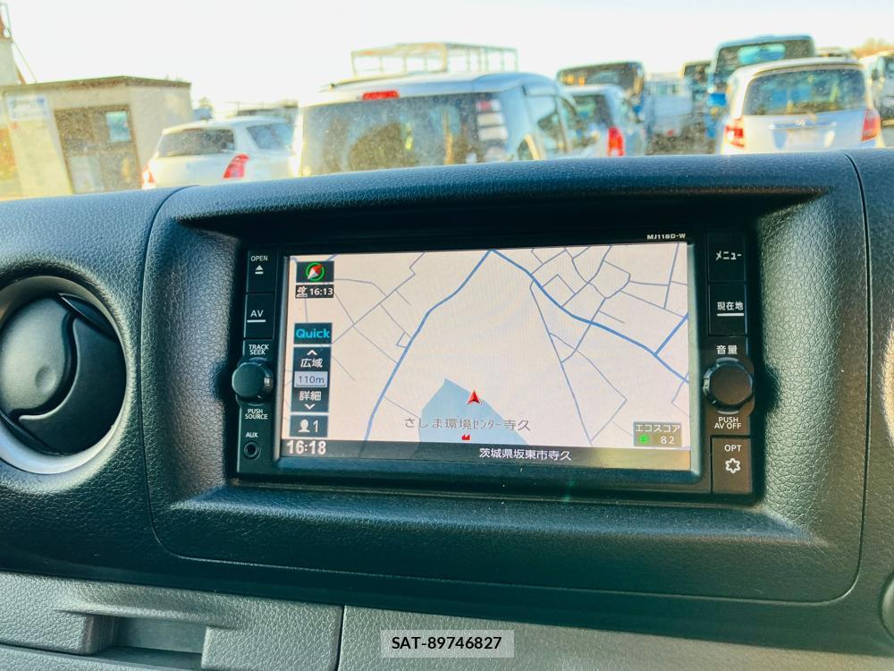 Nissan NV350 Caravan 2018-06 716481-19