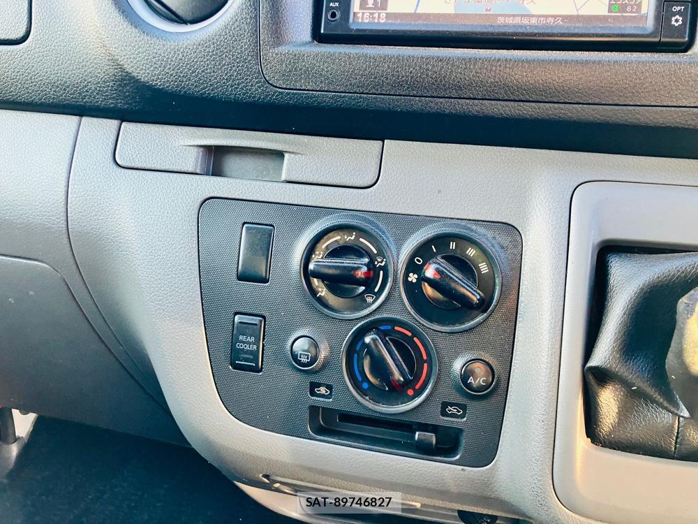 Nissan NV350 Caravan 2018-06 716481-20