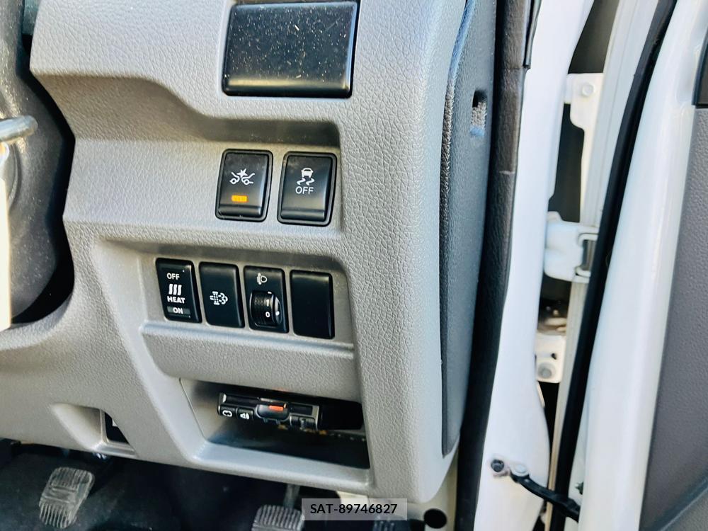 Nissan NV350 Caravan 2018-06 716481-22