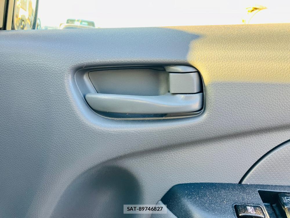 Nissan NV350 Caravan 2018-06 716481-27
