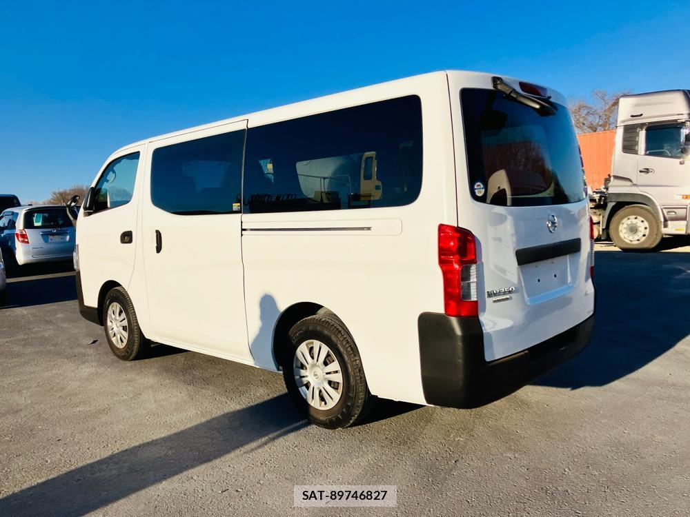 Nissan NV350 Caravan 2018-06 716481-4
