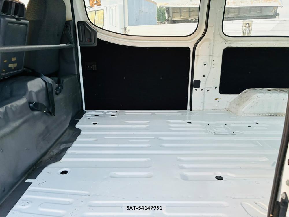 Nissan NV350 Caravan 2020-07 8205318-9