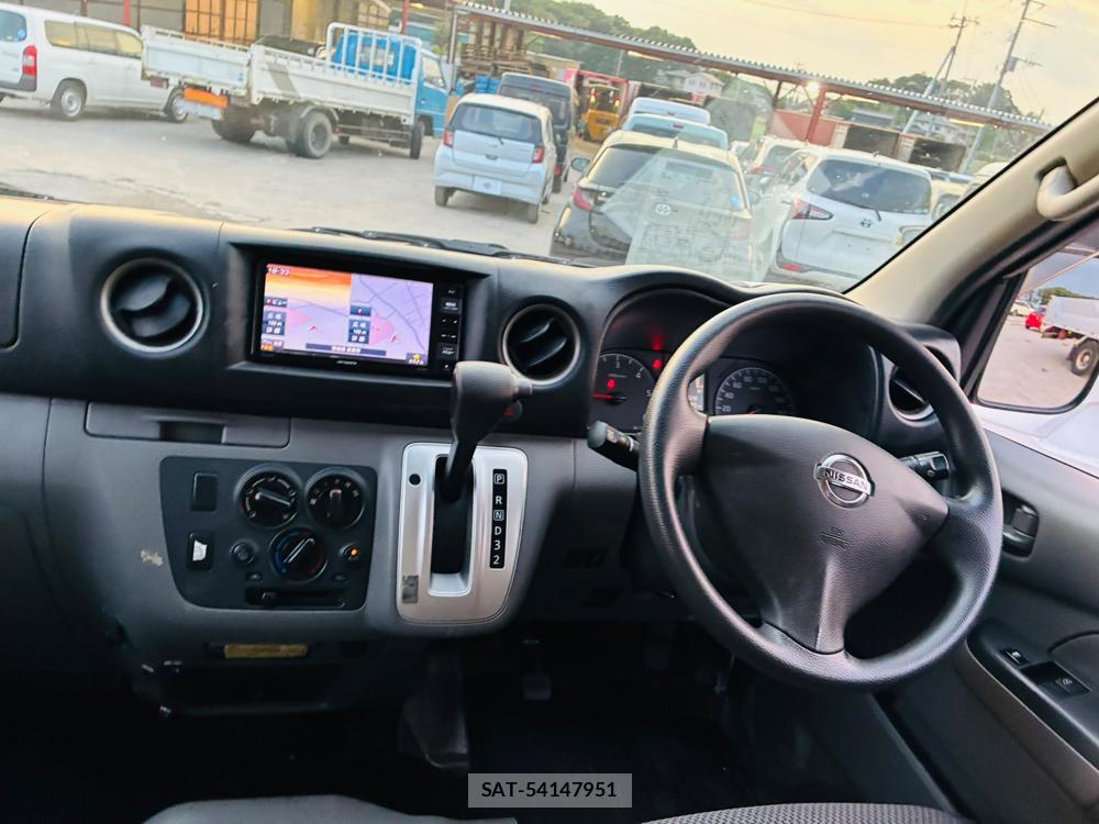 Nissan NV350 Caravan 2020-07 8205318-13