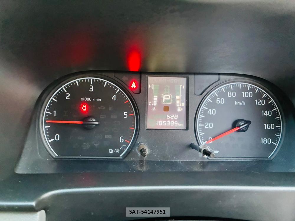 Nissan NV350 Caravan 2020-07 8205318-15