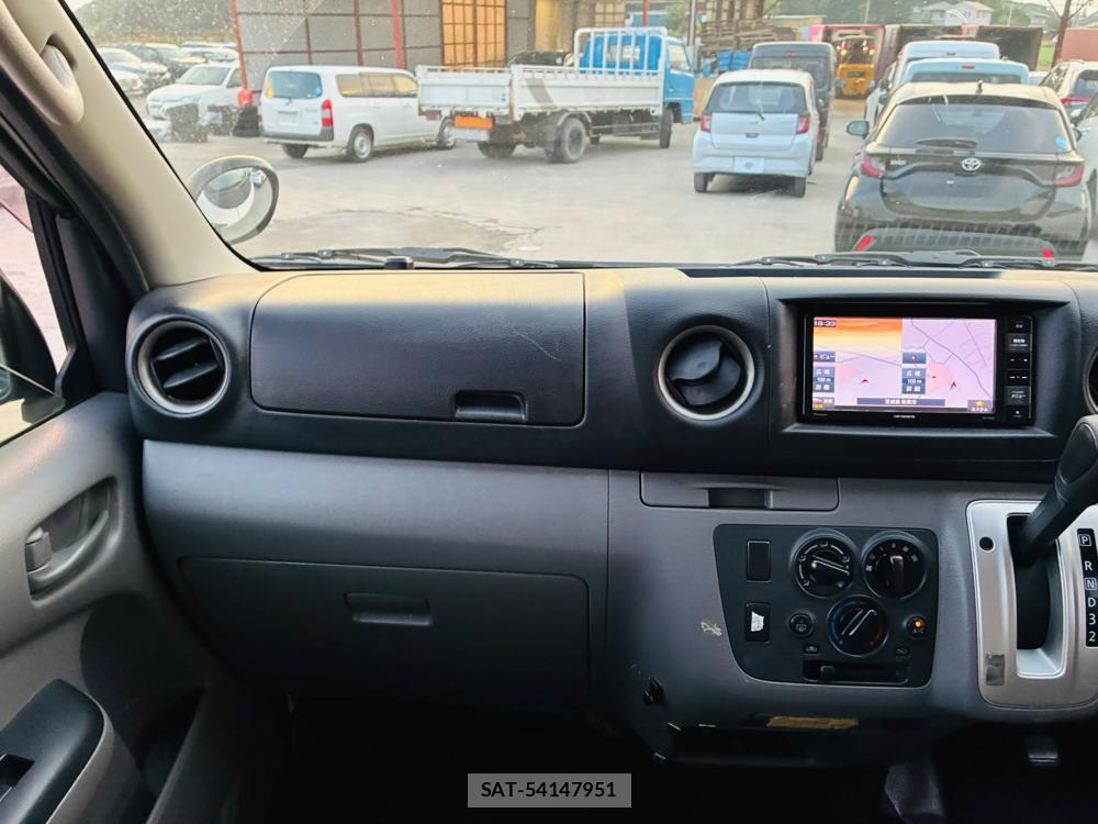 Nissan NV350 Caravan 2020-07 8205318-17
