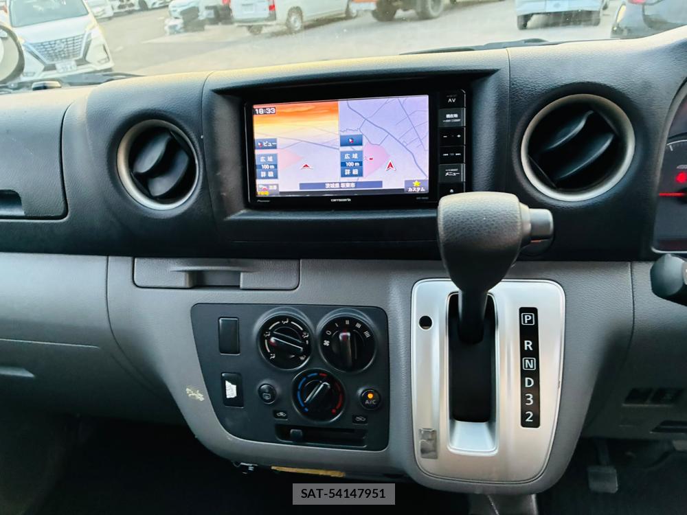 Nissan NV350 Caravan 2020-07 8205318-19