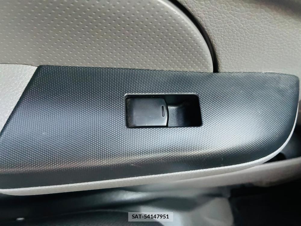 Nissan NV350 Caravan 2020-07 8205318-23
