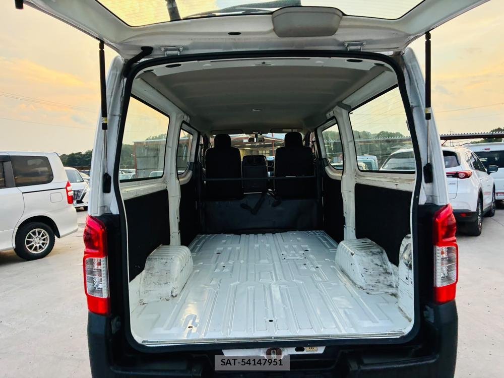 Nissan NV350 Caravan 2020-07 8205318-25
