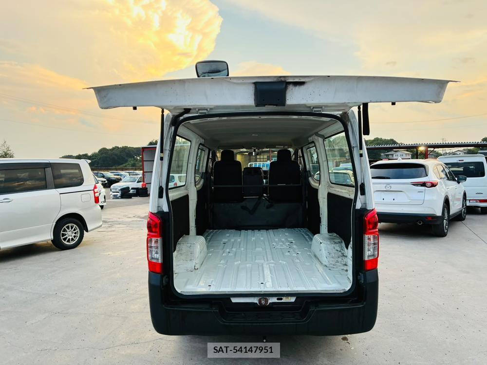 Nissan NV350 Caravan 2020-07 8205318-26