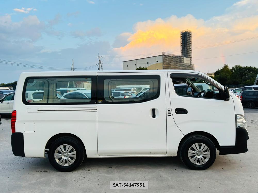 Nissan NV350 Caravan 2020-07 8205318-5