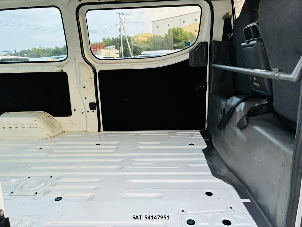Nissan NV350 Caravan 2020-07 8205318-8