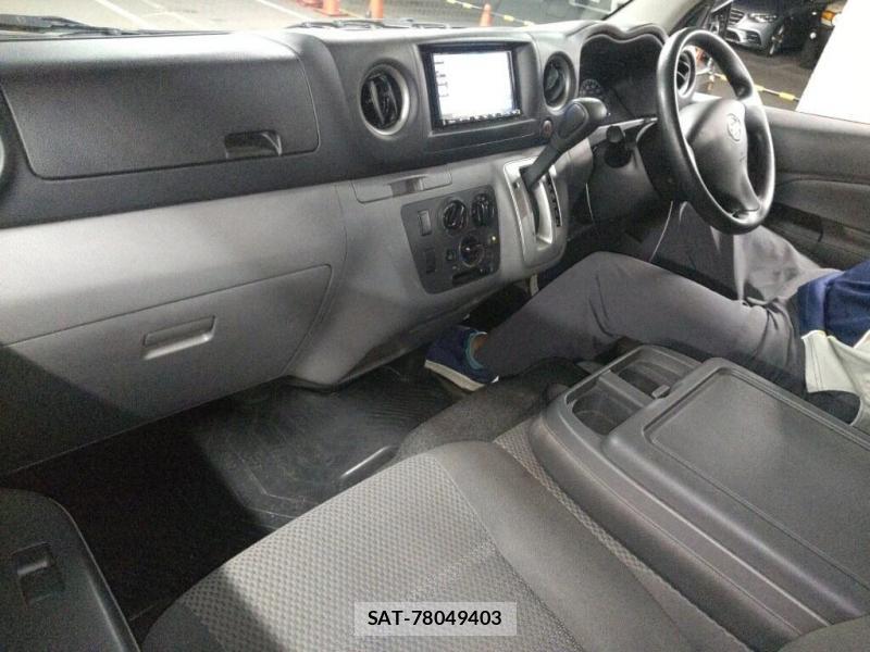 Nissan NV350 Caravan 2020-06 8031215-4