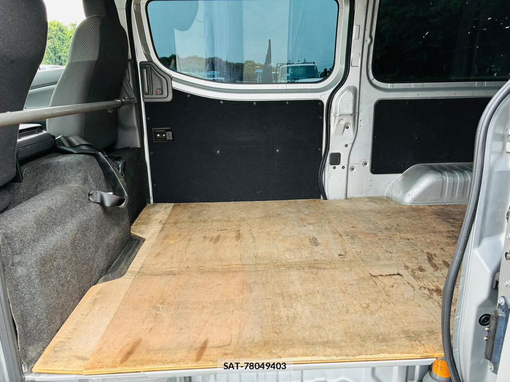 Nissan NV350 Caravan 2020-06 8031215-9