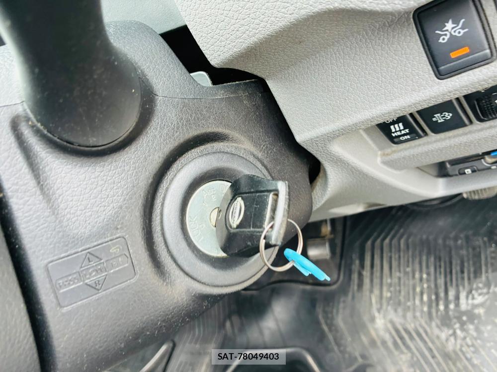 Nissan NV350 Caravan 2020-06 8031215-16