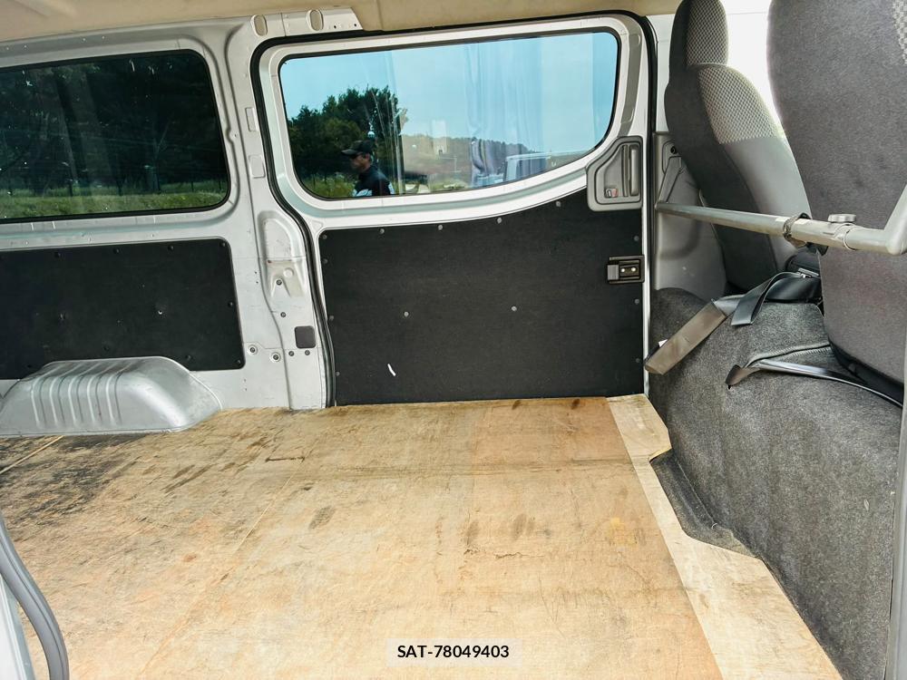 Nissan NV350 Caravan 2020-06 8031215-8