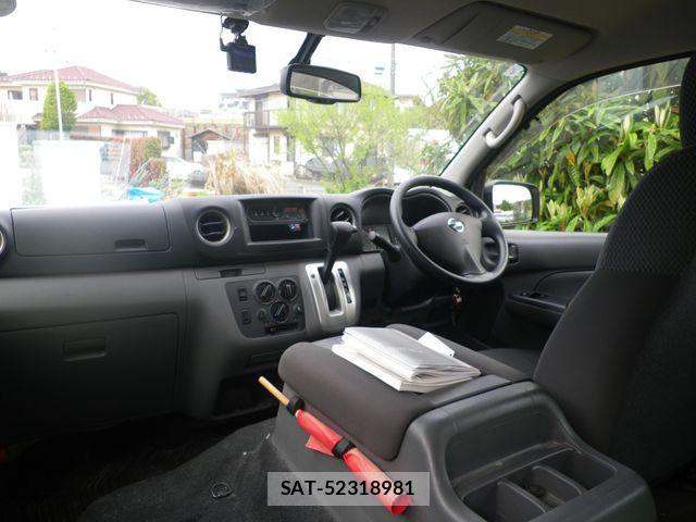 Nissan CARAVAN WAGON 2018-03 6135504-3