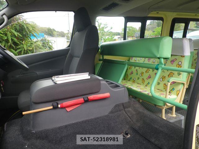 Nissan CARAVAN WAGON 2018-03 6135504-4