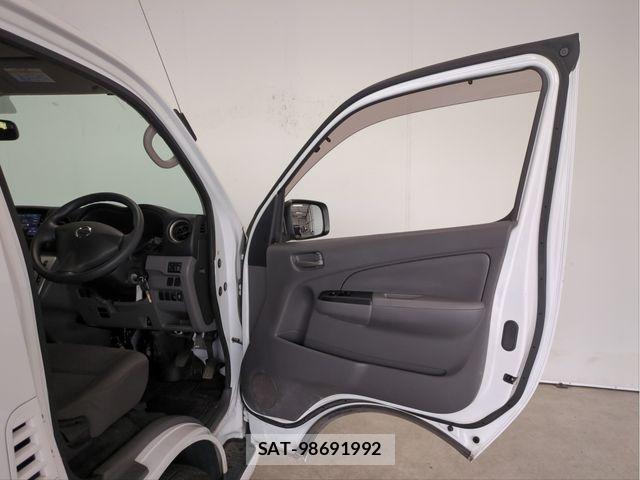 Nissan CARAVAN WAGON 2021-03 6910742-28